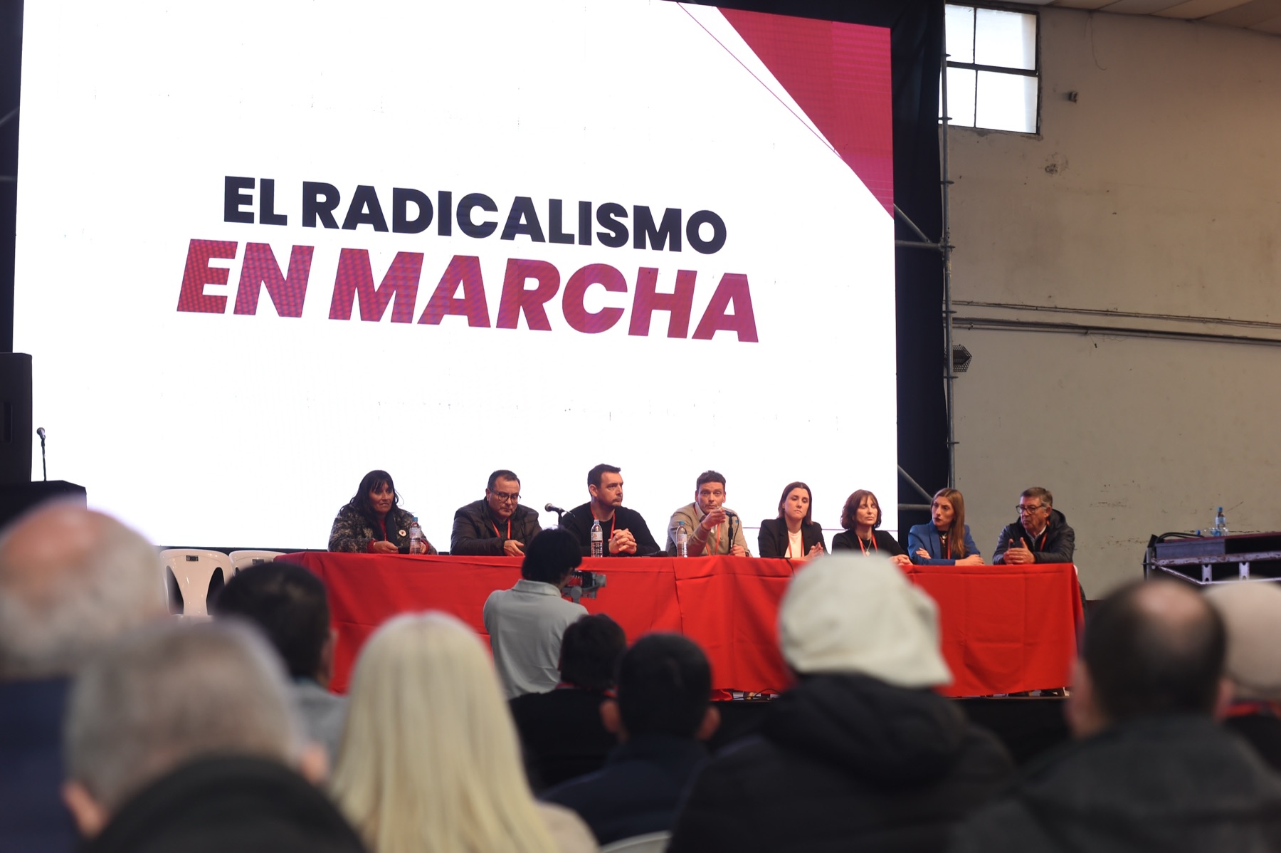 Mesa de autoridades de la Convención Provincial con la consigna El radicalismo en marcha